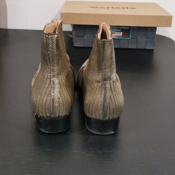 Taupe/gold suede ankle boots - Picture 4 of 7